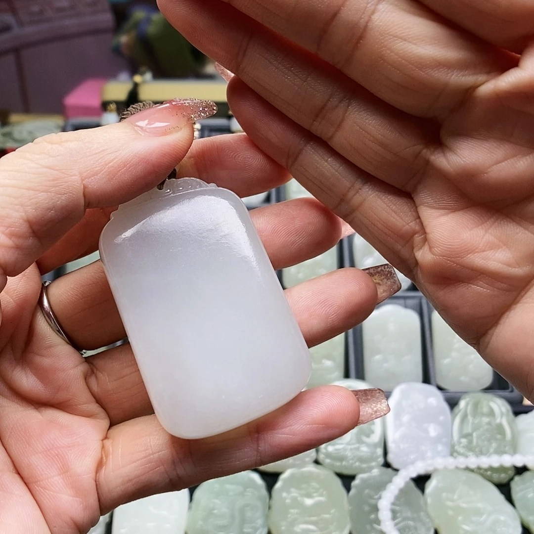 和田玉颈饰未镶嵌色**空