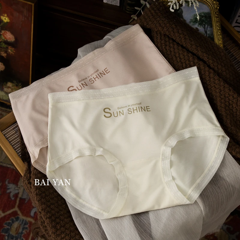 （凯）89437中腰莫代尔内裤女7A蚕丝抗菌裆无痕透气简约字母三角裤