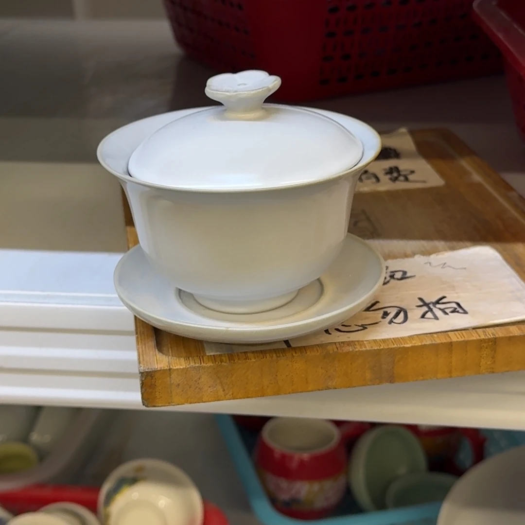 微瑕疵介意勿拍陶瓷器皿H817