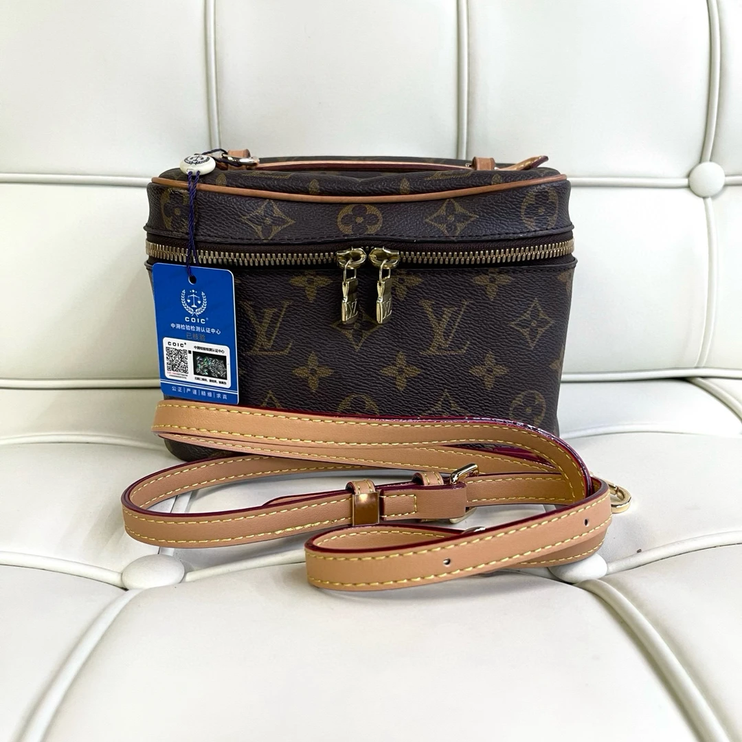 95新 LouisVuitton/路易威登 119468 lv老花化妆包大号肩带扣后加