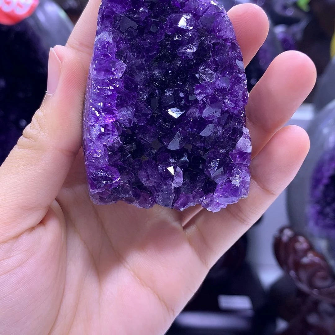 织绣乌拉圭紫水晶