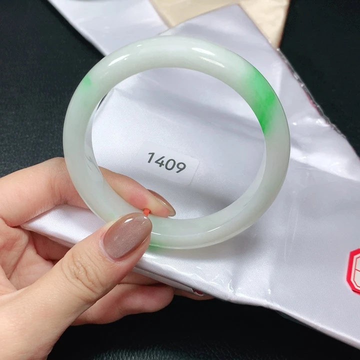 翡翠手镯未镶嵌天然翡翠手镯04