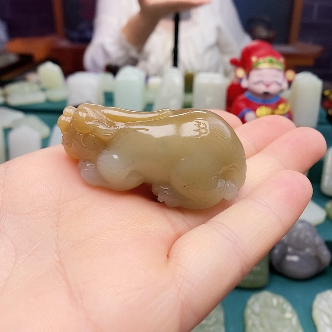 发***簧颈饰未镶嵌和田玉