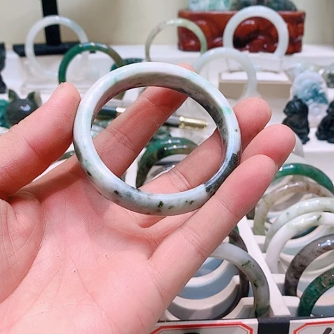 独山玉未镶嵌手镯