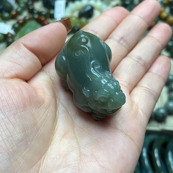 和田玉未镶嵌把件