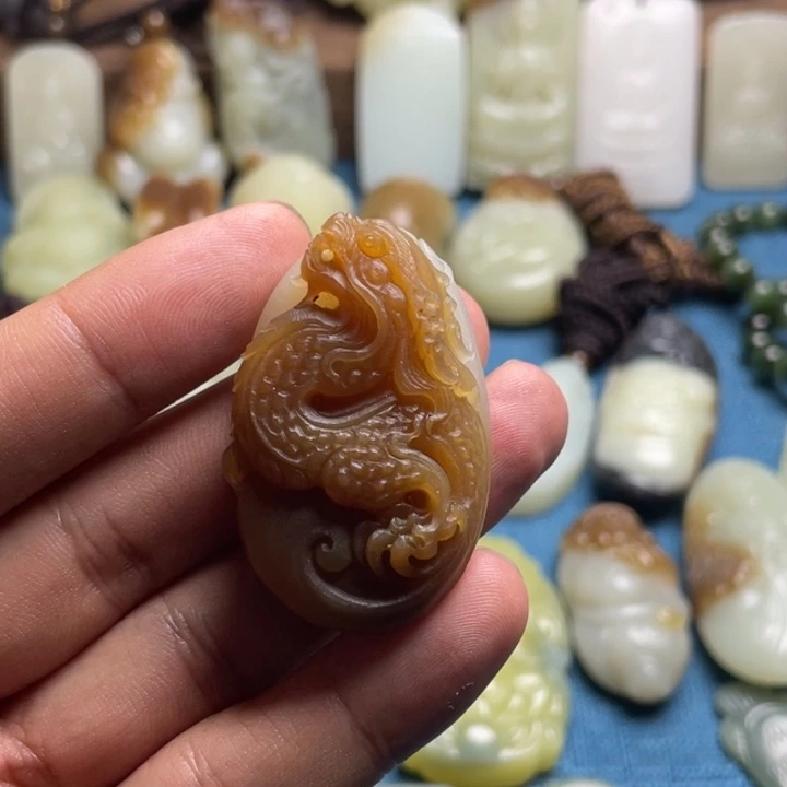 未镶嵌和田玉挂件M****咔