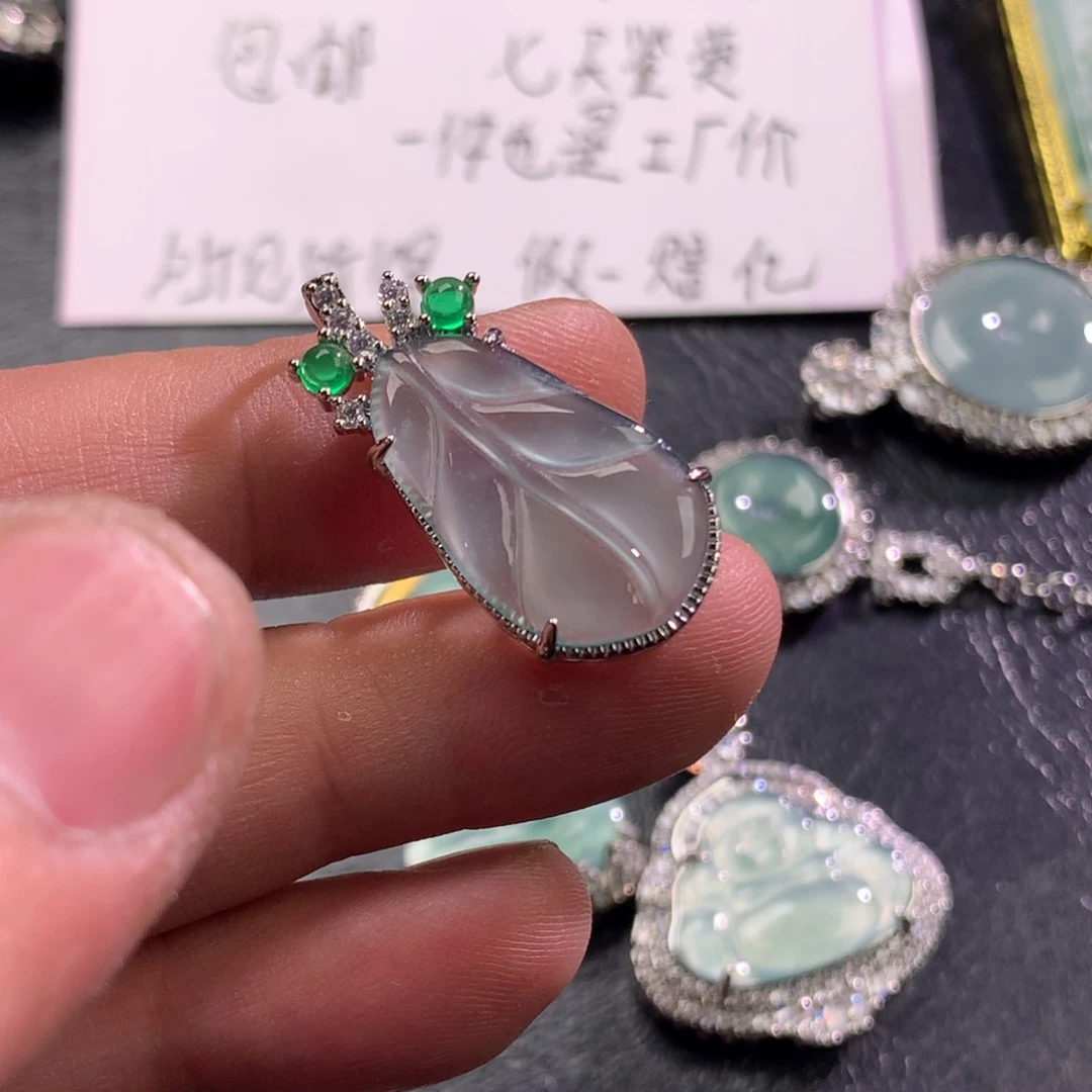 翡翠未镶嵌颈饰叶子