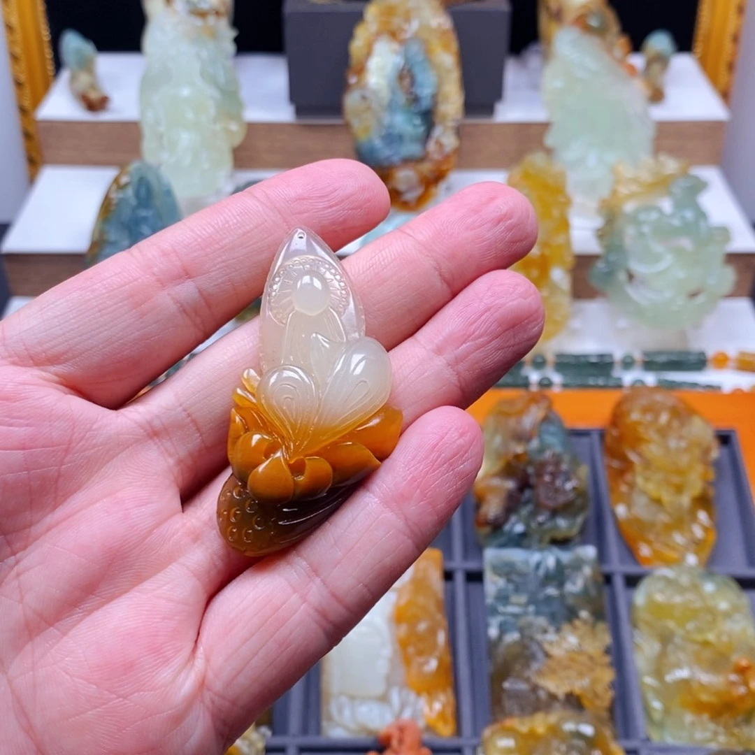 蛇纹石玉未镶嵌颈饰红***夫