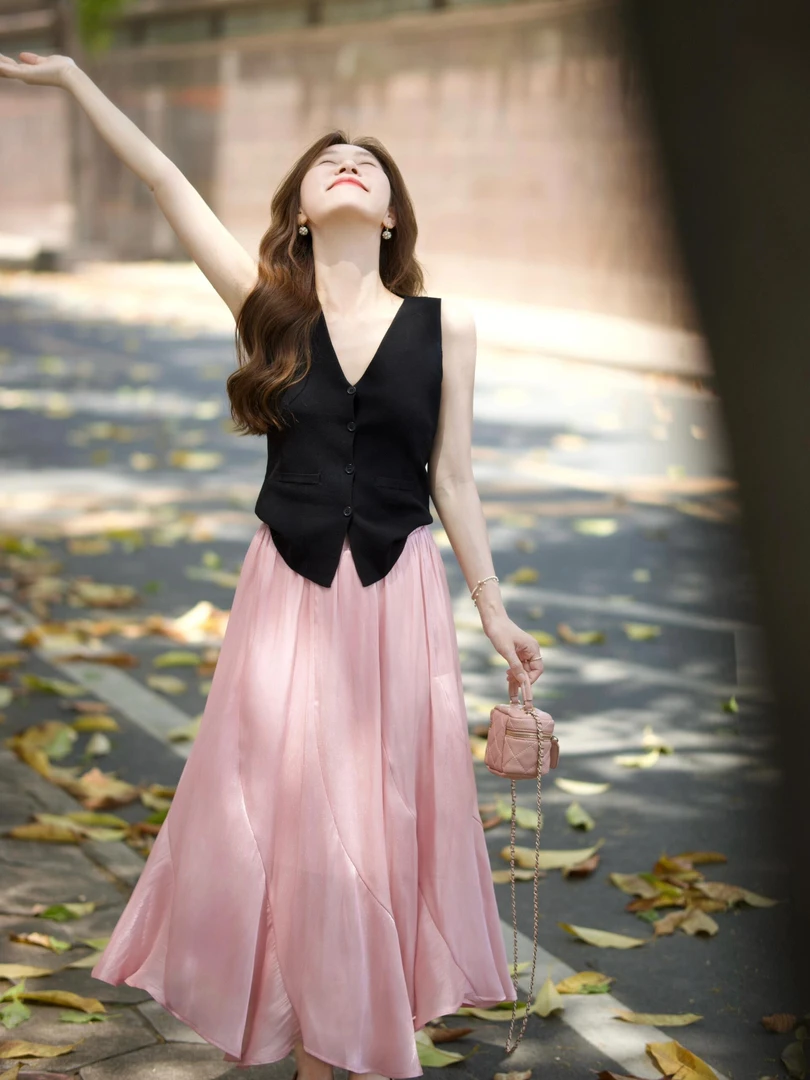 夏季设计感小众一整套女2025新款V领针织马甲开衫高腰粉色半身裙