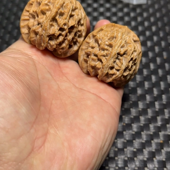 文玩核桃吊坠苹果园