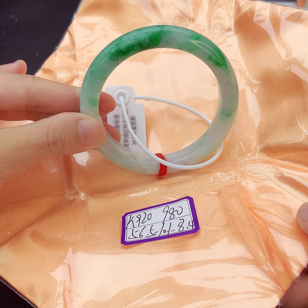 翡翠手镯未镶嵌翡翠