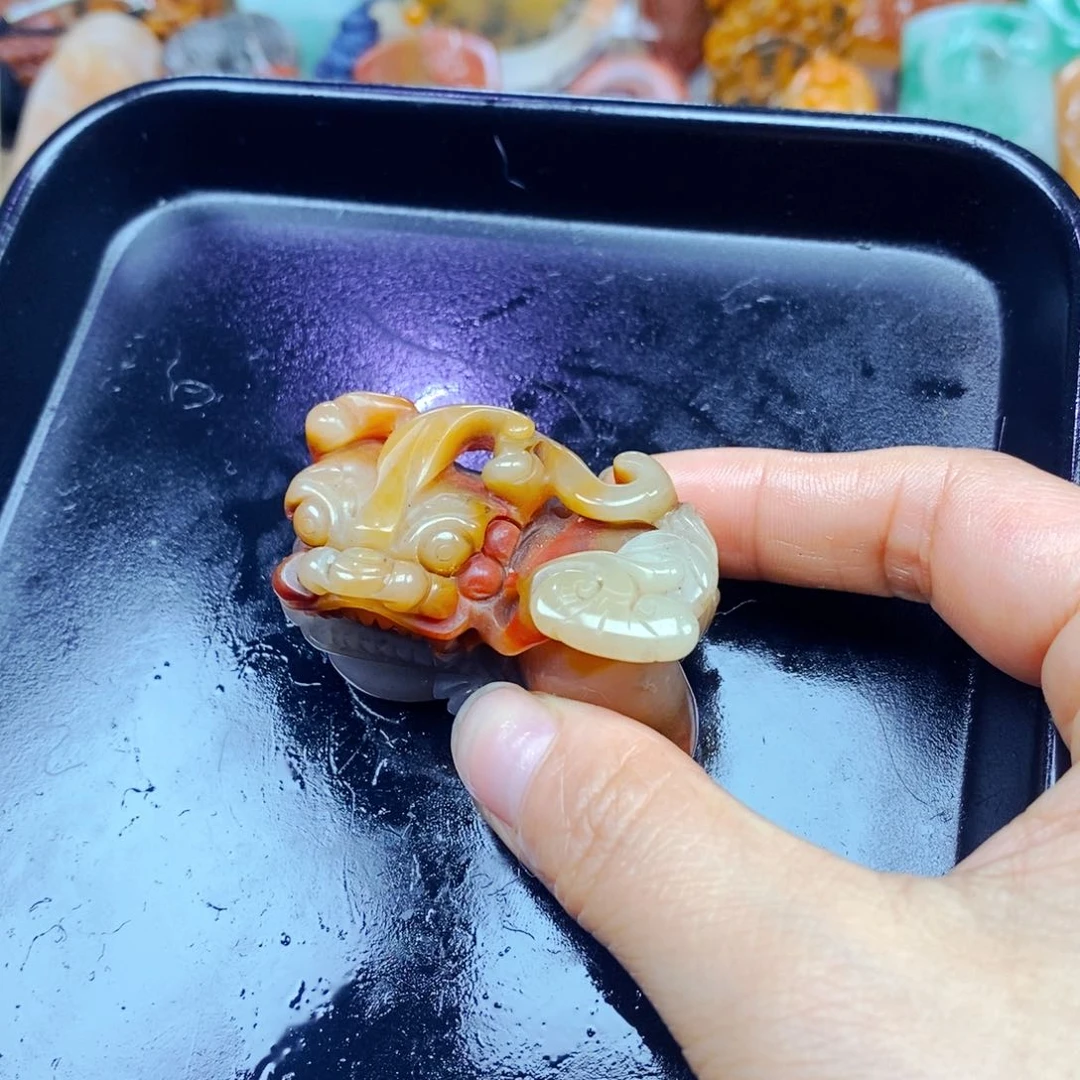 石英质玉（黄龙玉）未镶嵌颈饰