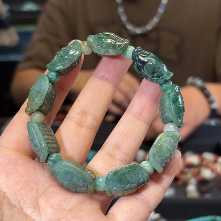 中***人翡翠未镶嵌颈饰翡翠