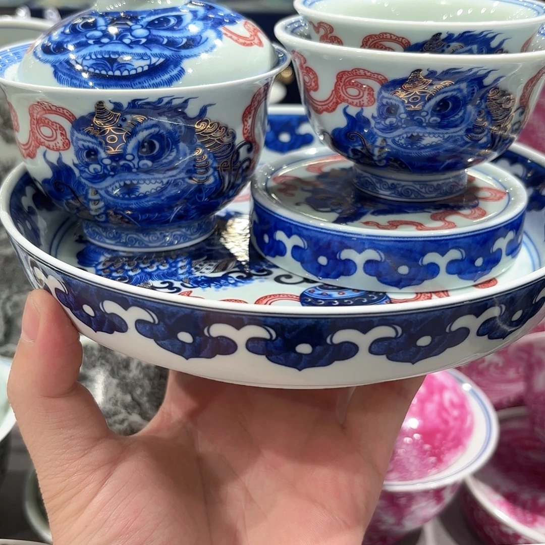 瓷片景德镇市的一位老干部说他