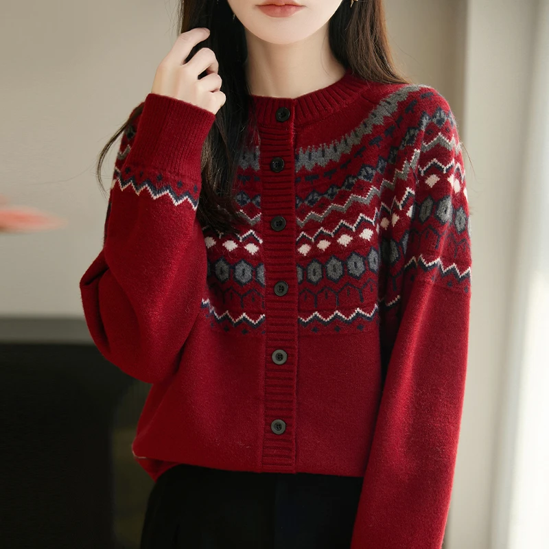 大码时尚费尔岛针织开衫女秋冬2026新款宽松遮肚子本命年红色毛衣