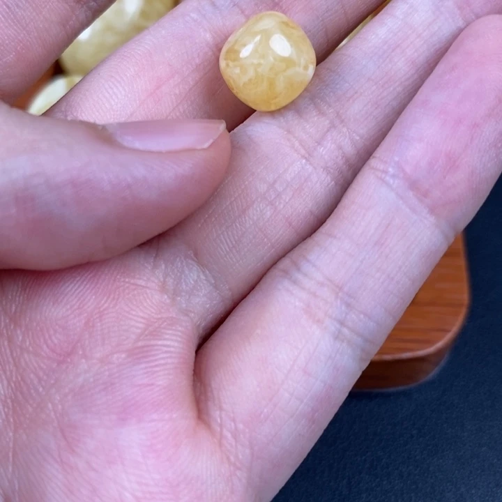 未镶嵌琥珀裸石皮色3