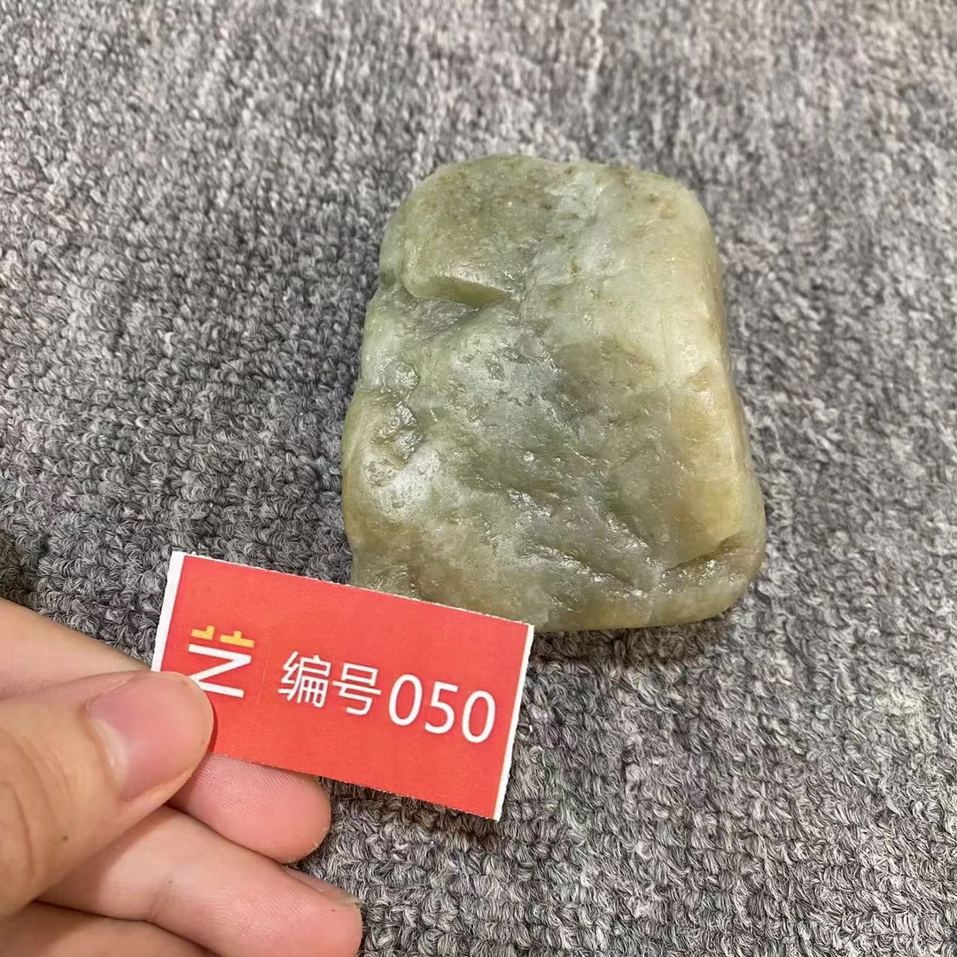 新疆玉料原石发一件编号050