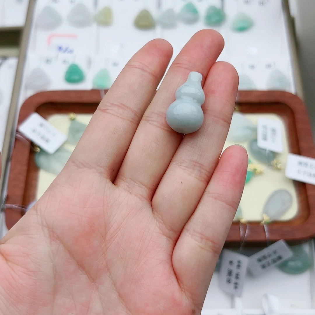 翡翠颈饰未镶嵌葫芦