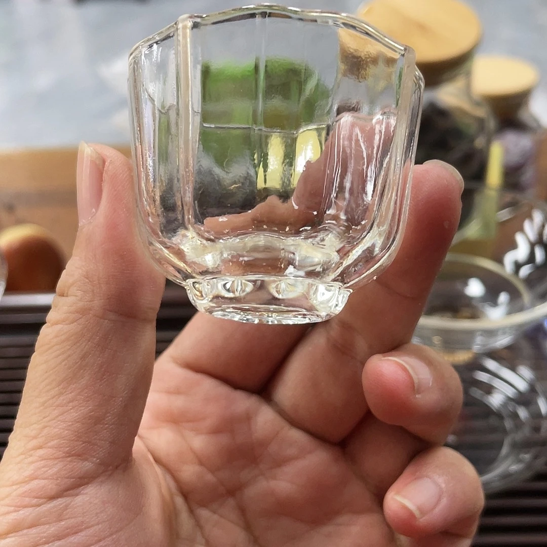 一***妈搪瓷杯子里还有很多东西