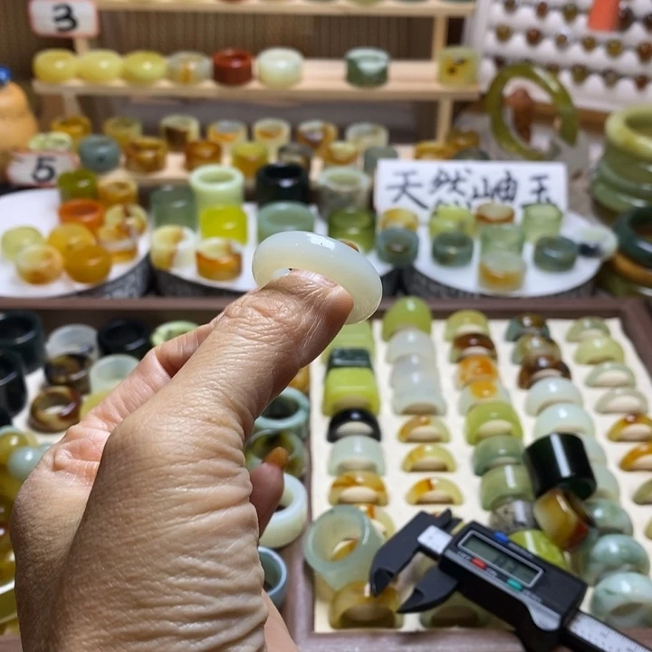 飞***龙岫玉未镶嵌戒圈岫玉精品指环