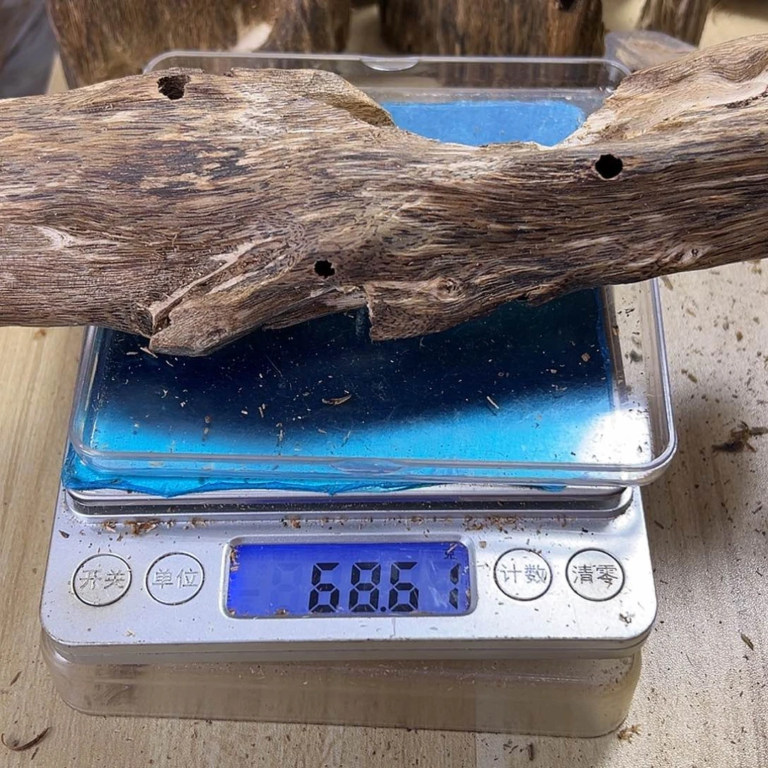 香料绿奇楠虫漏68克透顶绿