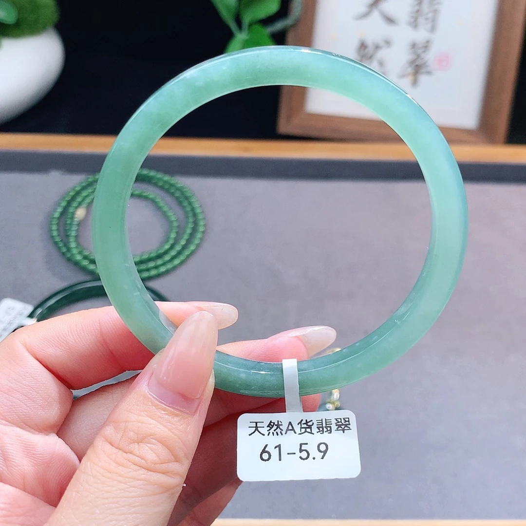 翡翠手镯（圆镯）未镶嵌
