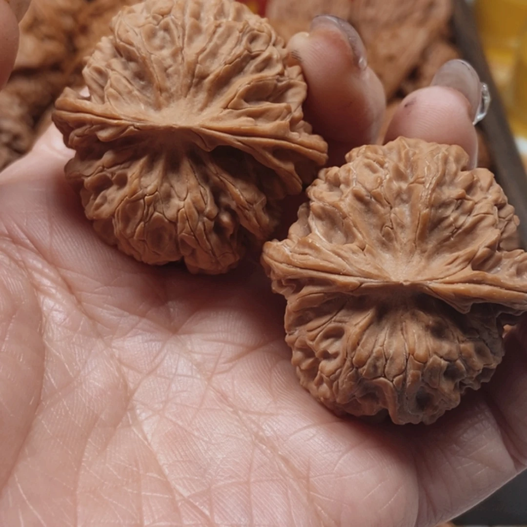 文玩核桃吊坠苹果园