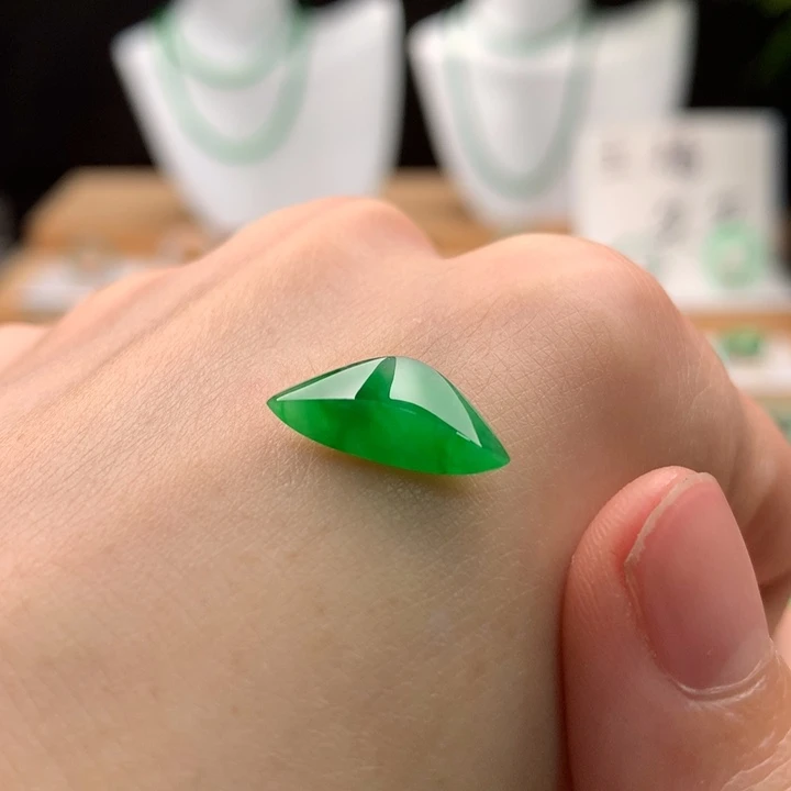 翡翠未镶嵌颈饰天然缅甸A货翡翠