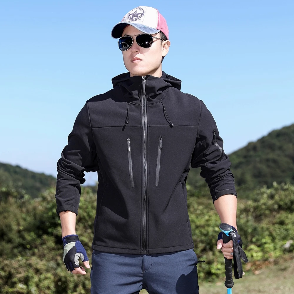 软壳冲锋衣男款爆款2025新款秋冬休闲运动防风外套潮流痞帅男装