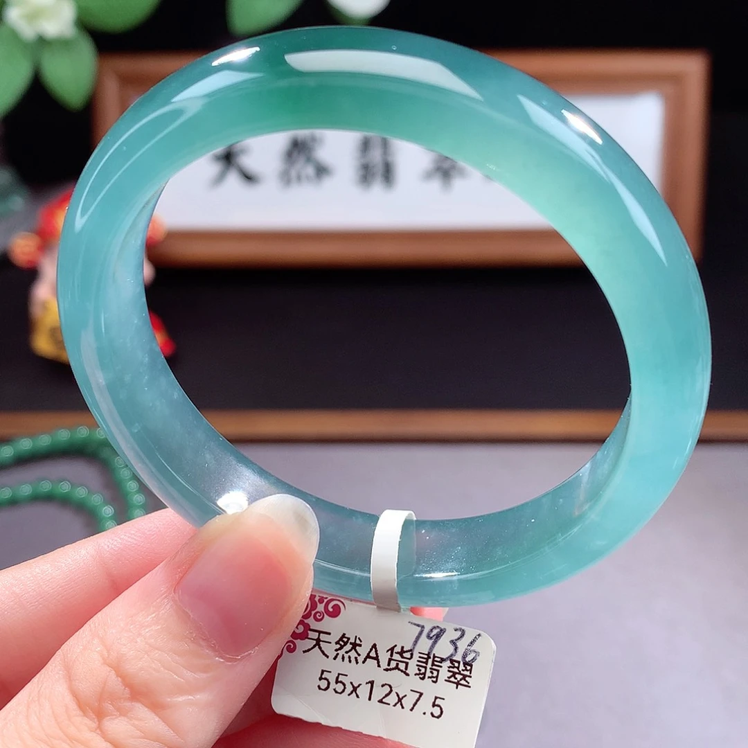 未镶嵌手镯（圆镯）翡翠