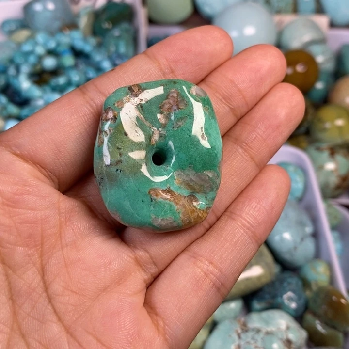 醉***河绿松石未镶嵌颈饰