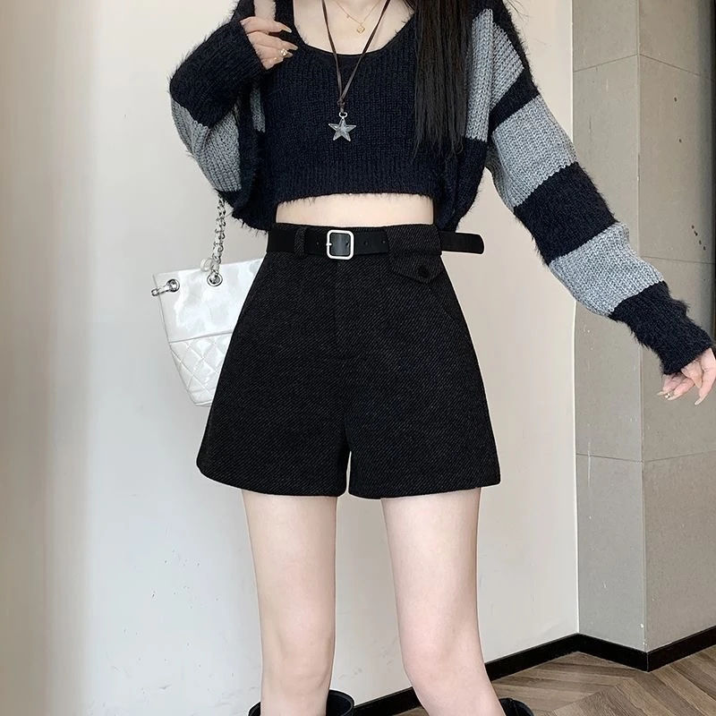黑色毛呢靴短裤女秋冬2025新款大码显瘦外穿高腰a字阔腿裤子黑色