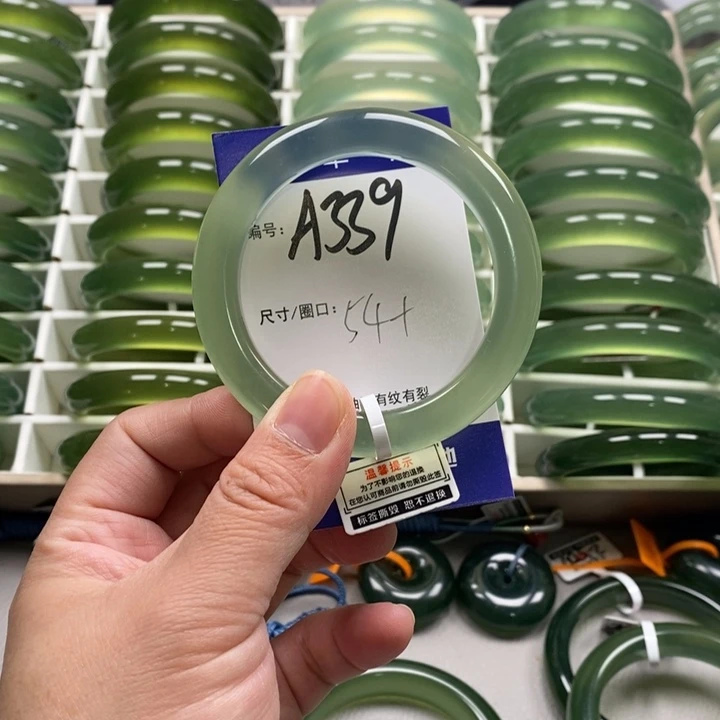 系***౨蛇纹石玉未镶嵌手镯