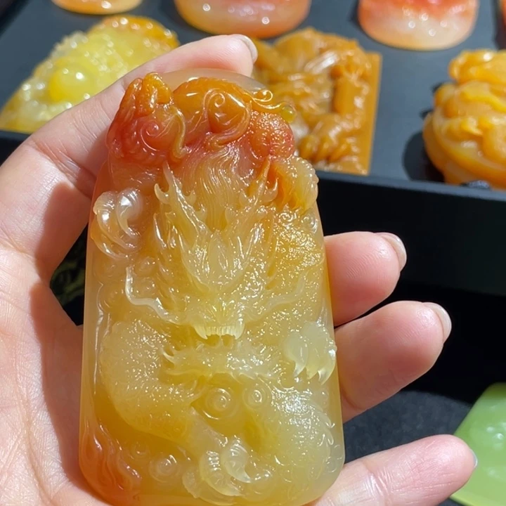 石英质玉（黄龙玉）未镶嵌龙挂件