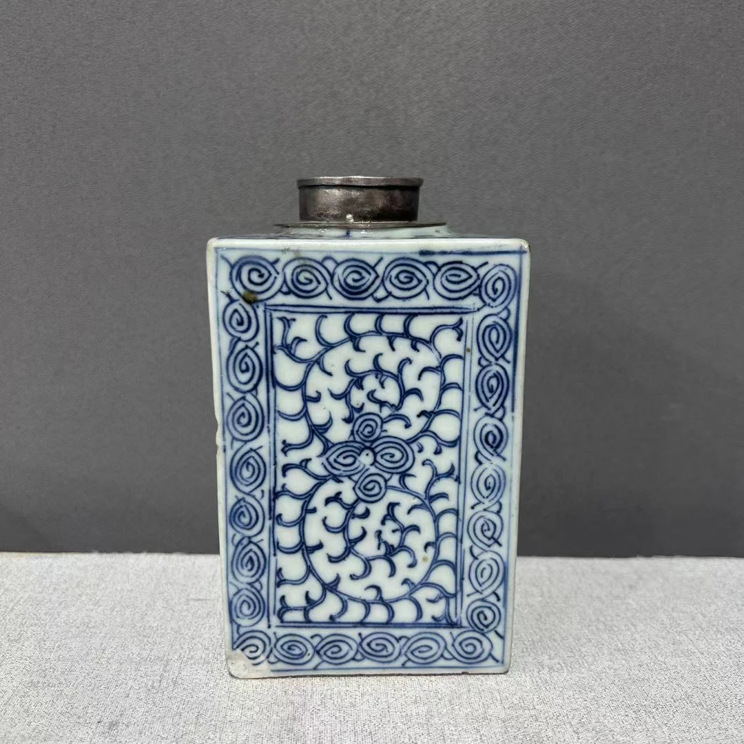 A0816215 清中期 青花缠枝花卉纹四方罐（口径3.5长8 宽8 高14）