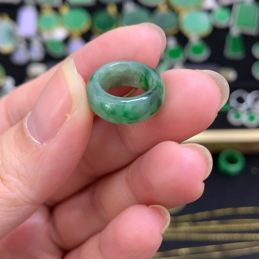 翡翠未镶嵌吊坠(不含链)有纹裂