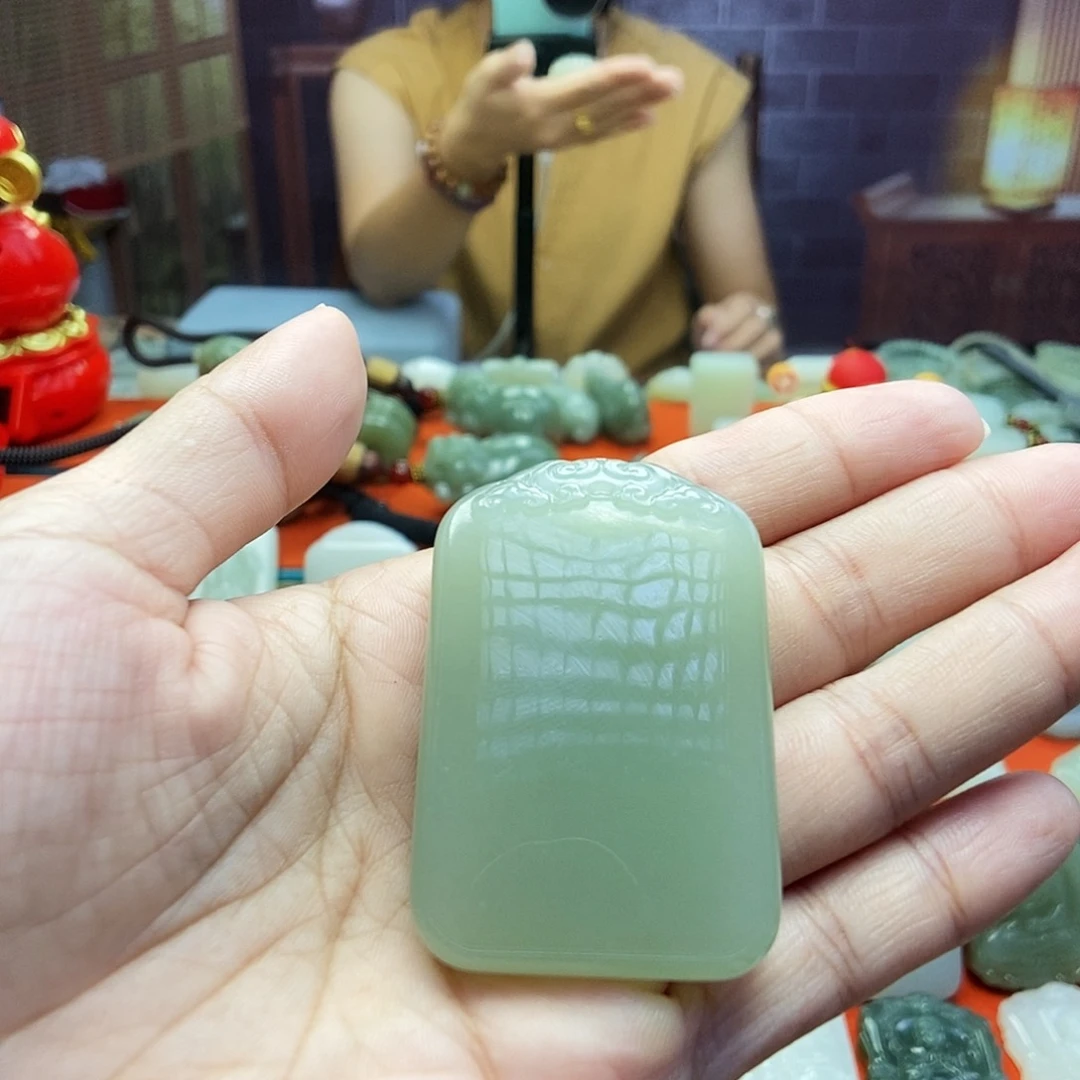 颈饰未镶嵌和田玉淡*