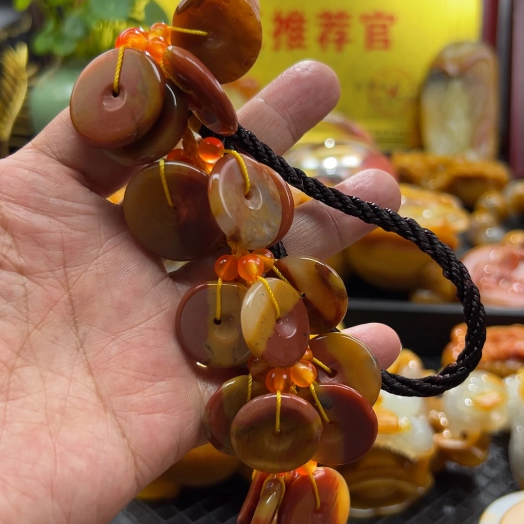 颈饰未镶嵌石英质玉