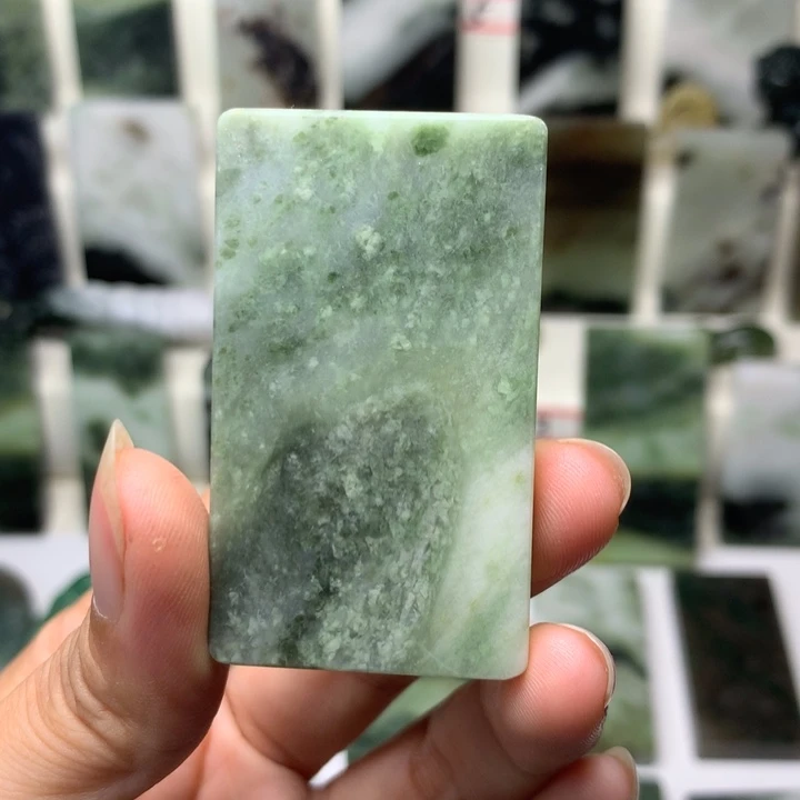 独山玉未镶嵌颈饰