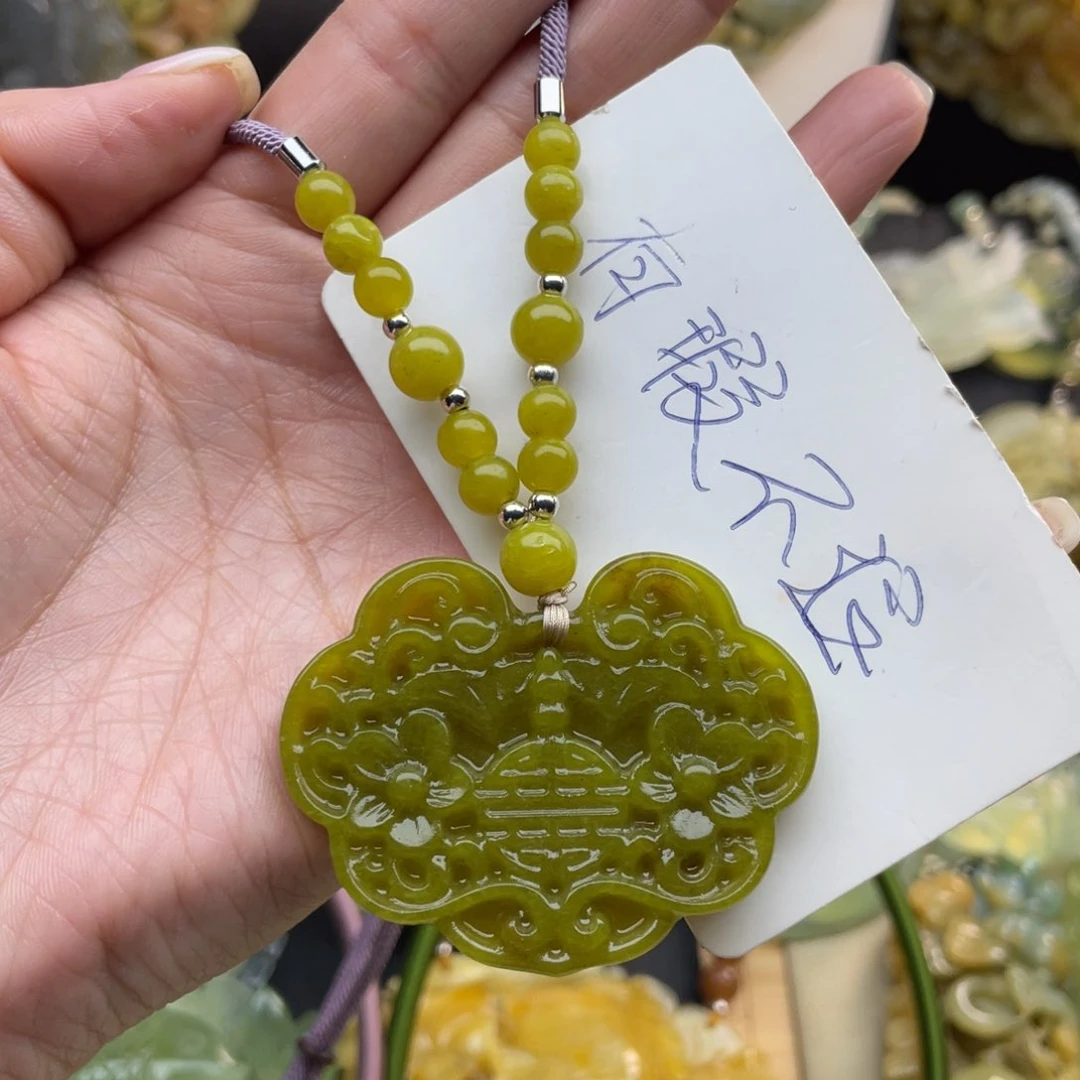 蛇纹石玉颈饰未镶嵌