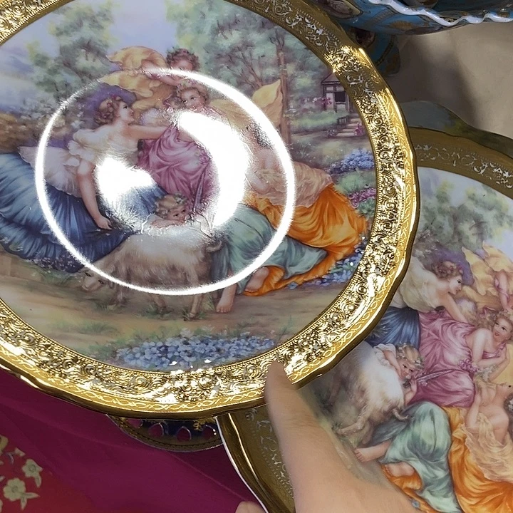 瓷片微瑕2只………………………………