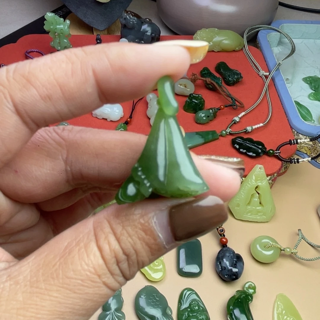 和田玉未镶嵌颈饰