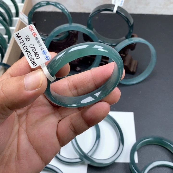 翡翠手镯未镶嵌翡翠手镯A货