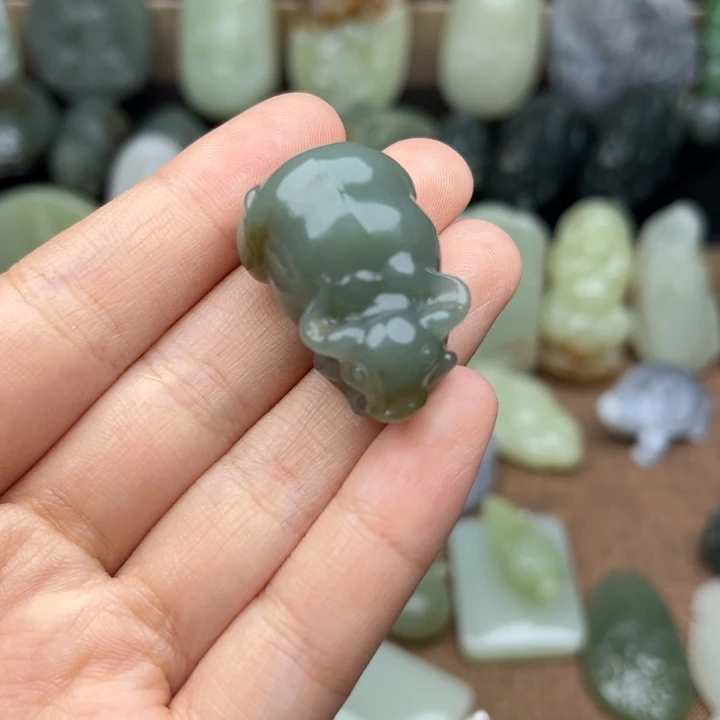 和田玉未镶嵌挂件千****器