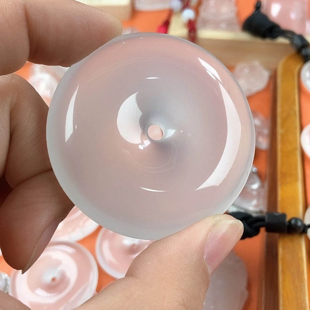 石英质玉颈饰未镶嵌陈**.平安扣