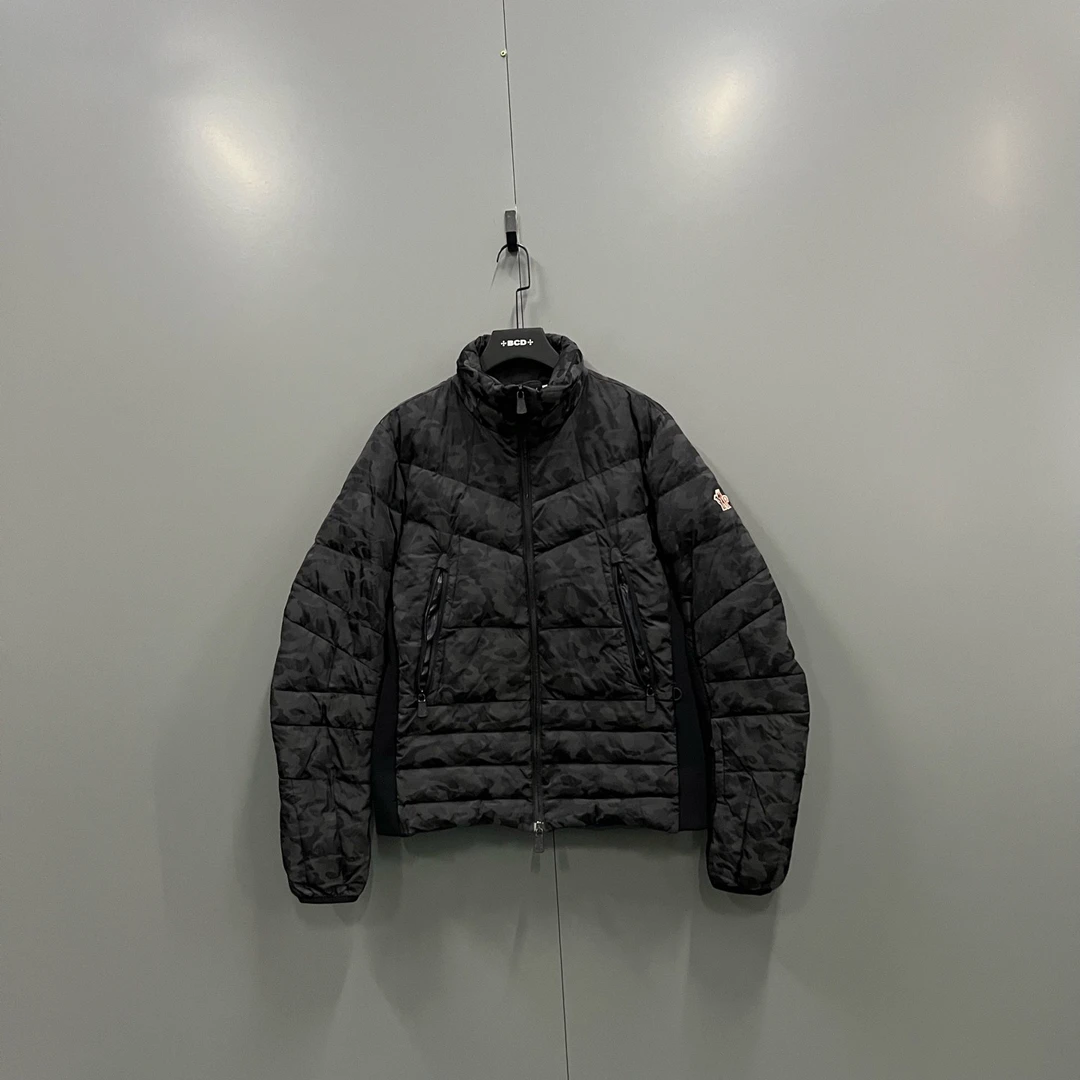 95新 MONCLER jp126 迷彩羽绒服 3码 013895