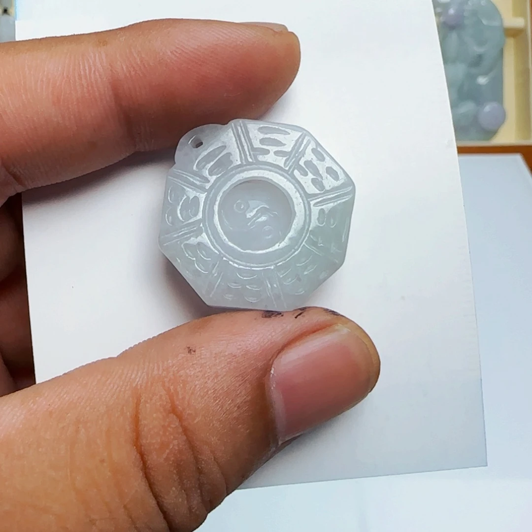 翡翠未镶嵌颈饰，