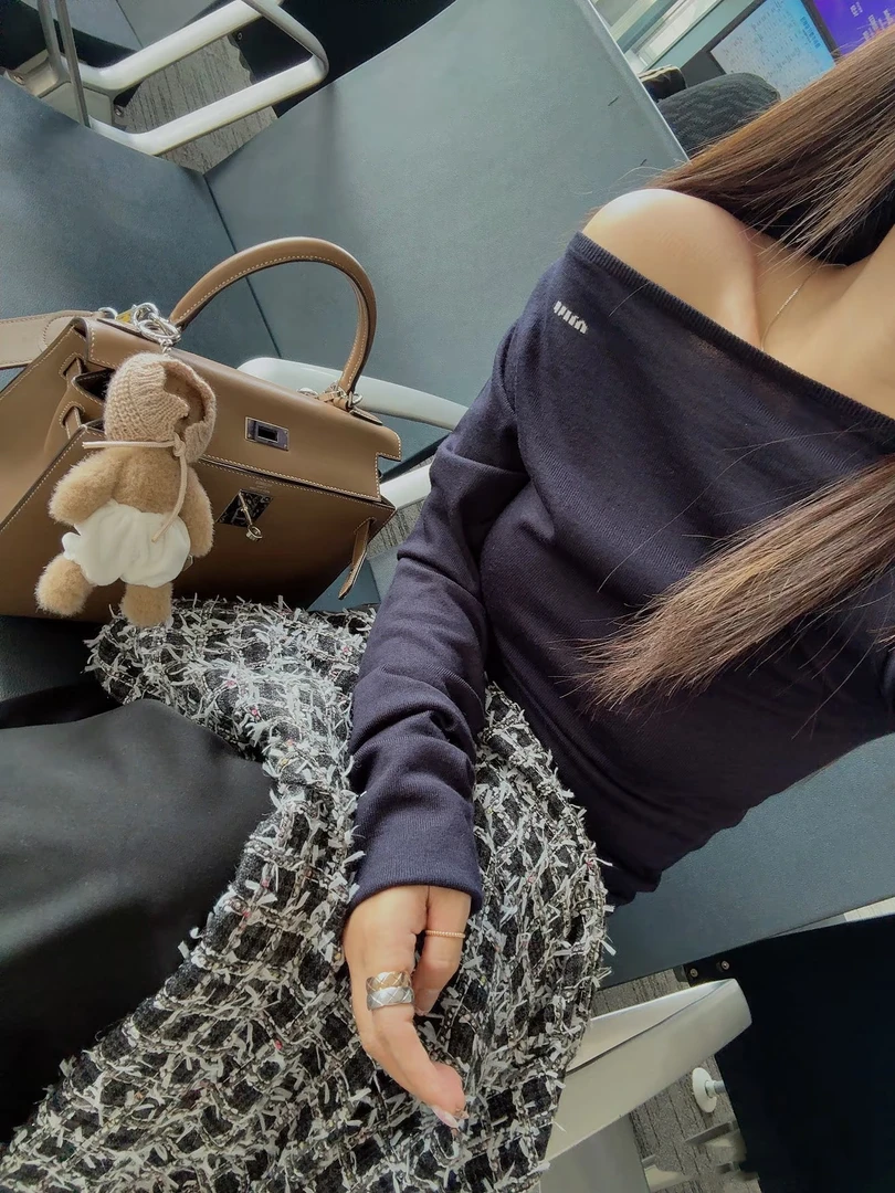 25新款显瘦羊毛一字领斜肩毛衣多穿法短款修身针织衫女张元英同款