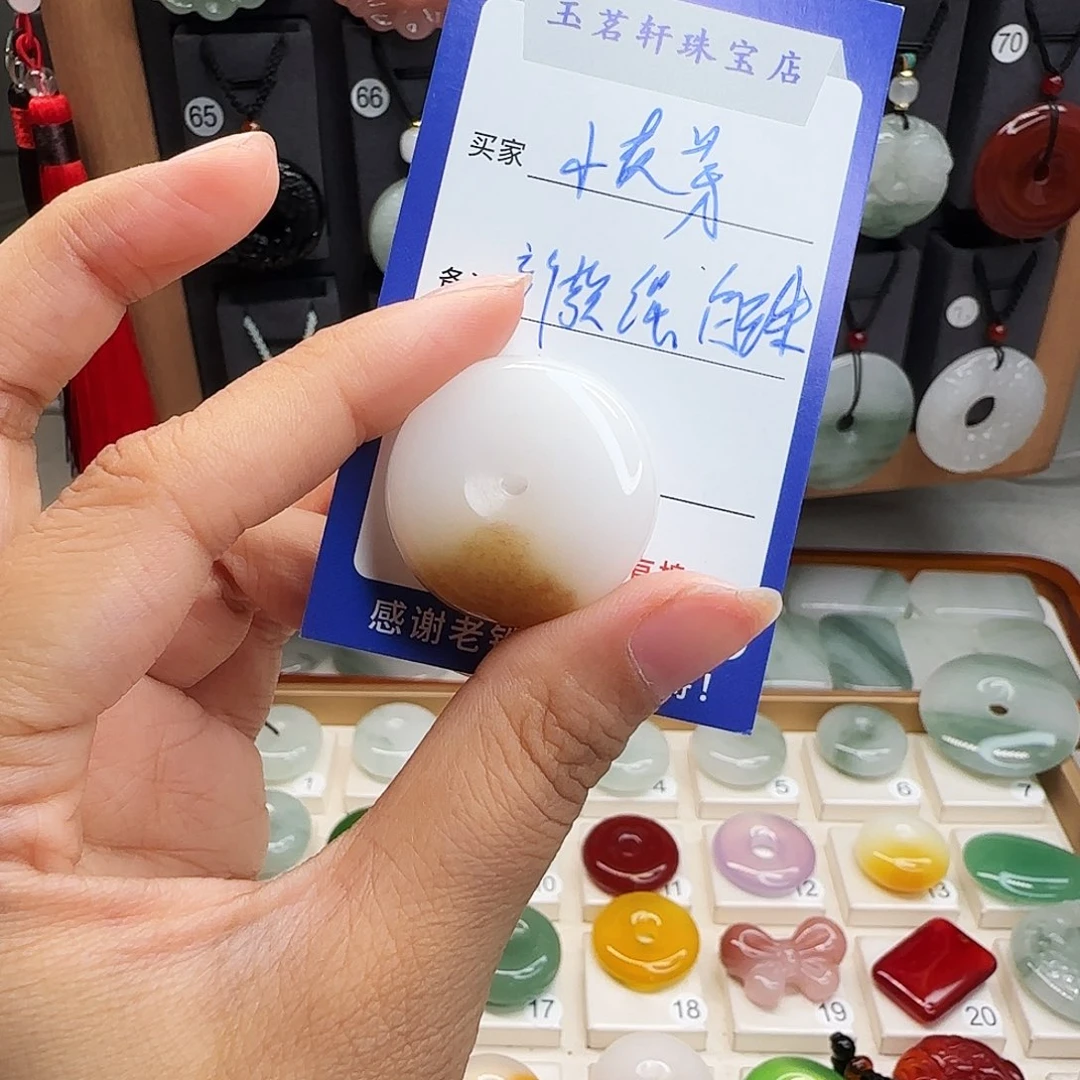 石英质玉未镶嵌颈饰