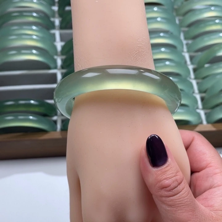 精美岫玉手镯微瑕直播专用